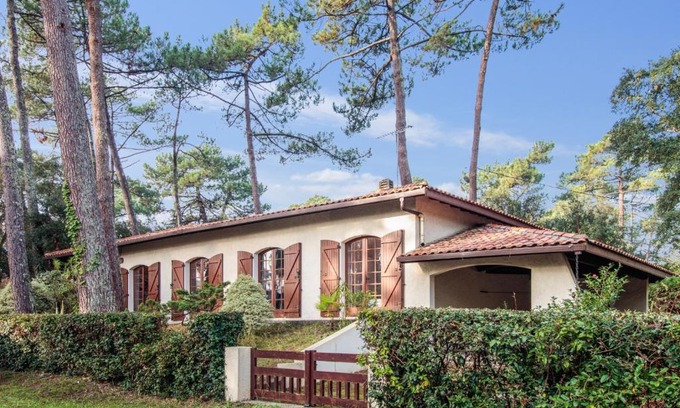 Les Estagnots House | Family-Friendly Villa La Dryade with Kitchen Amenities