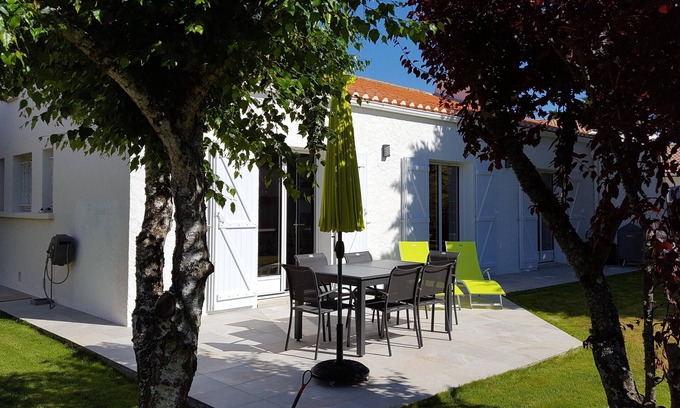 Les Sables d'Olonne House | Cozy Villa Steps from Sables d'Olonne Beaches - 10/10 Rating
