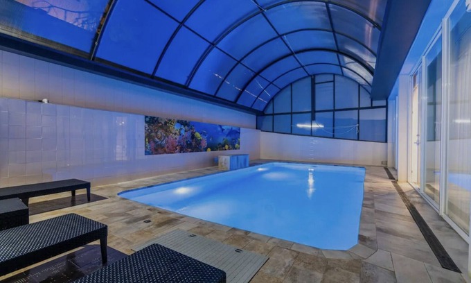 Castelldefels Villa | Beachside Villa with Pool - Perfect for Groups of 10