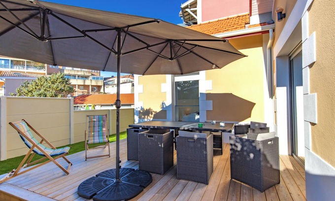 Lacanau-Ocean Villa | Villa 'Acacia - Centre-ville, Pmr' with Private Terrace, Wi-Fi and Air Conditioning