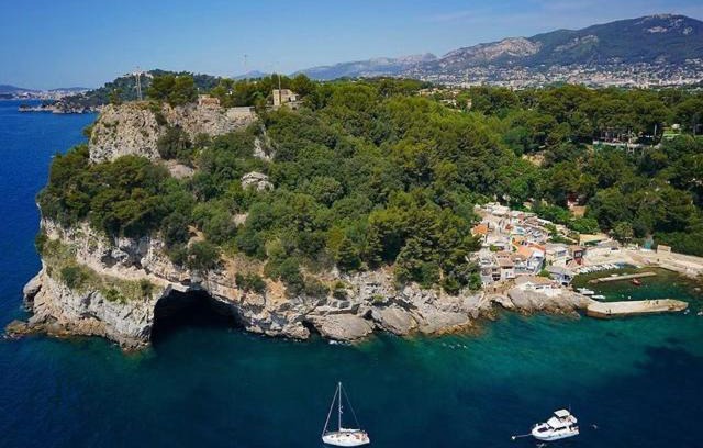 La Garde House | Family-Friendly Villa with Ocean View and Pool