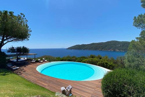 Lacona Villa | Villa Acquarilli: Oceanfront Retreat with Pool & Pet Access