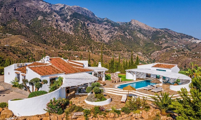 Canillas de Aceituno Villa | Villa Adaline: 5-Bedroom Retreat with Private Pool & Spa