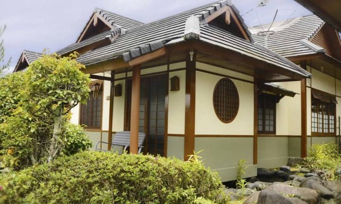 Cipanas Villa | Discover Villa Ade in Kota Bunga Puncak with Kitchen & Breakfast