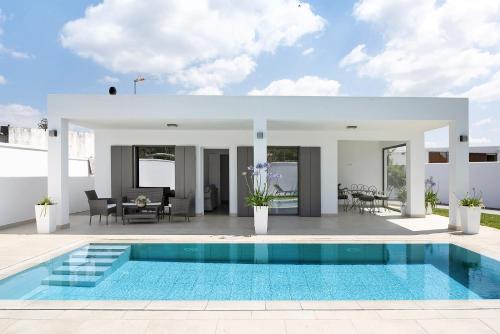 San Ambrosio House | Villa Agapanto: Family-Friendly Getaway with Pool Access