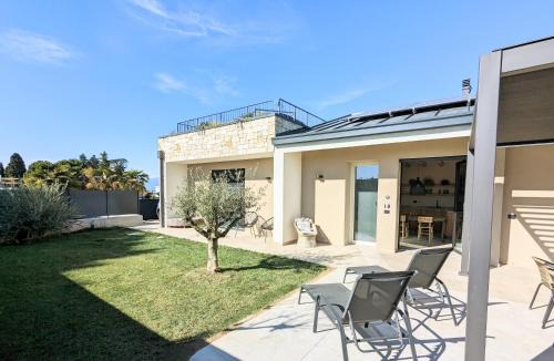 Mattarana Villa | Highly Rated Villa Agapanto: Pet-Friendly with Hot Tub