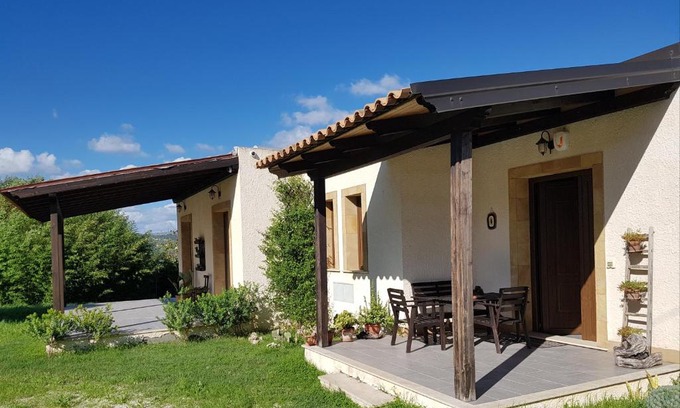 Noto Marina House | Villa Agape: Guest Rated 9.8 with Family & Pet-Friendly Perks
