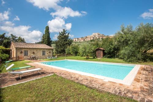 Castiglione d'Orcia Villa | Discover Villa Agriturismo Il Pratone: Guest Rated 9.5/10