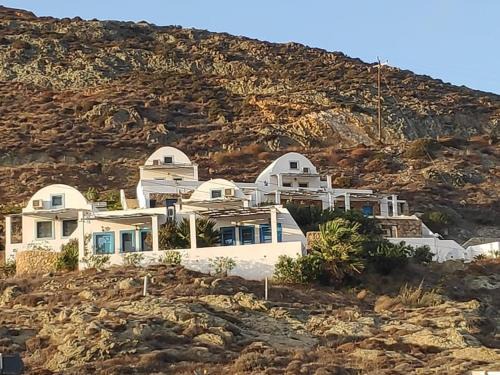 Anafi Apartment | Charming Villa Aigli: Pet-Friendly Getaway with 9.4 Rating