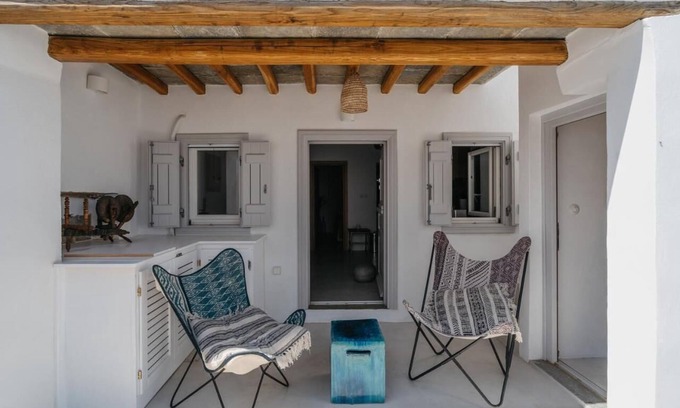 Artemonas Villa | Villa 'Ailia Luxury': Private Terrace & Balcony Retreat