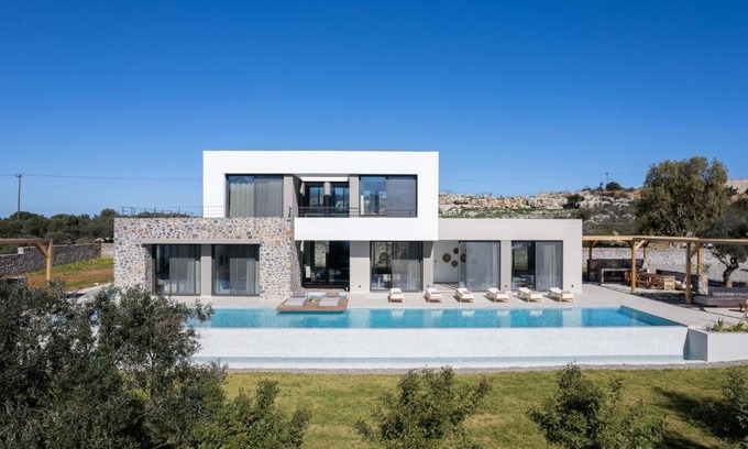 Akrotiri Villa | Villa al Sur: Premier Oceanfront Retreat with Pool Access