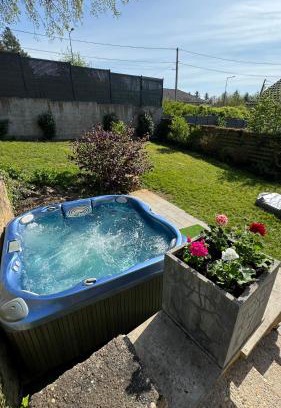 Devant-les-Ponts Villa | Villa Alba avec piscine et Spa