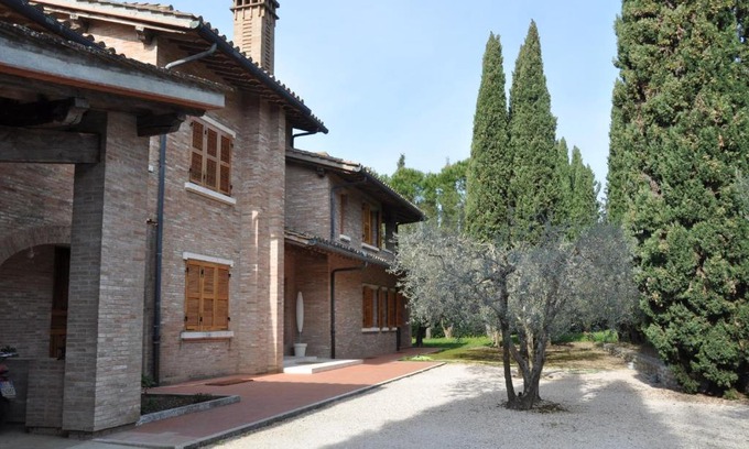 Perugia Bed & Breakfast | Guest Rated Villa Alba B&B with Pet-Friendly Amenities