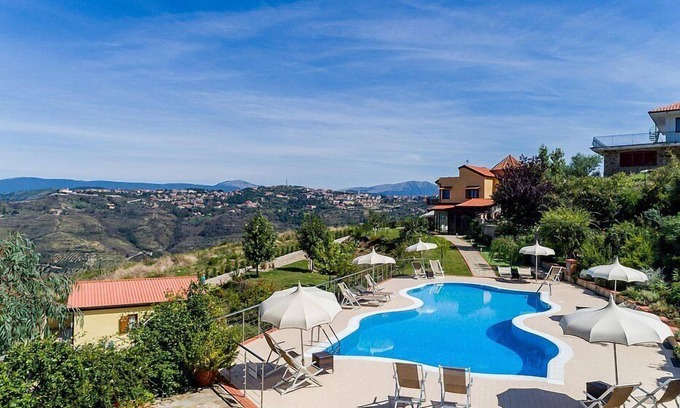 Laureana Cilento House | Villa Albatros C: Cozy Retreat with Pool and Free Wi-Fi