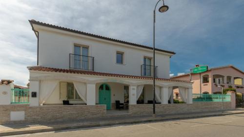 Pula Hotel | Villa Alberta Hotel: Oceanfront Retreat with Hot Tub Access