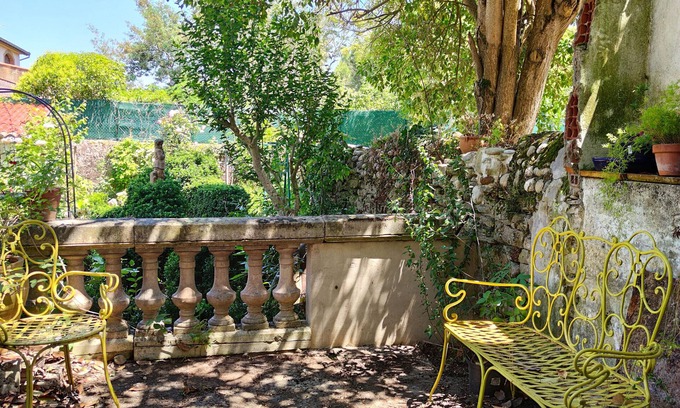 Mirepoix House | Villa Albertine: Guest Rated 10/10 with Breakfast Included