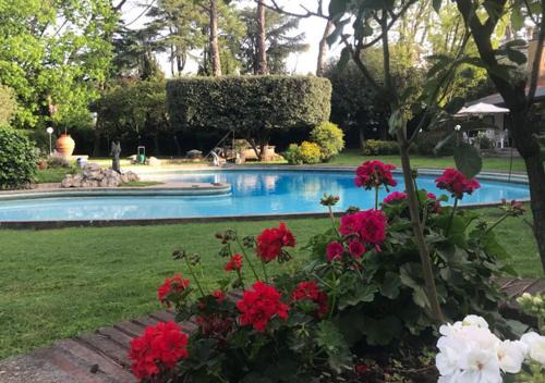 Zona LIII Tomba di Nerone Bed & Breakfast | Villa Albina: Oceanfront Retreat with Pool & Top Reviews