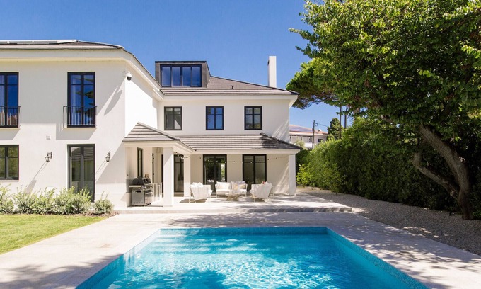 Carcavelos Villa | Villa Alegria by CadenzaLux
