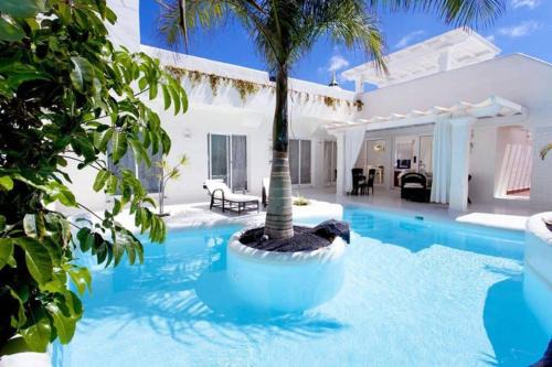 Geafond Villa | Villa Alegria: Oceanfront Retreat with Pool & Hot Tub