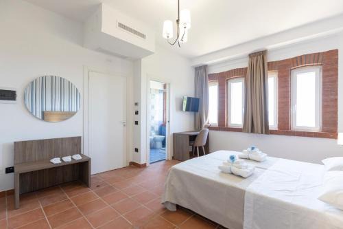 Quadrivio Bed & Breakfast | Villa Alessandra: Pet-Friendly Haven with Hot Tub & Breakfast