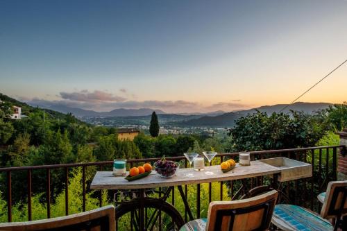 Ciciana Villa | Villa Alice: Panoramic Stone Farmhouse with Pool for 10