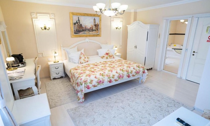 Suceava House | Villa Alice: 4-Star Hotel with Hot Tub & Family-Friendly Stay