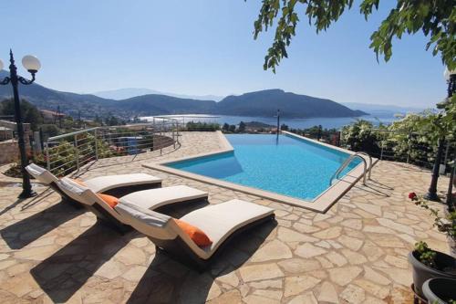 Phthiotis Region Villa | Villa Aliki: Oceanfront Bliss with Pool and Pet-Friendly Perks