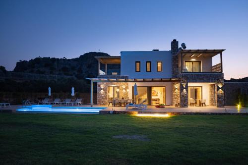 Pefkos Villa | Oceanfront Villa Alkyoni in Lindos - Guest Rated 9.9/10