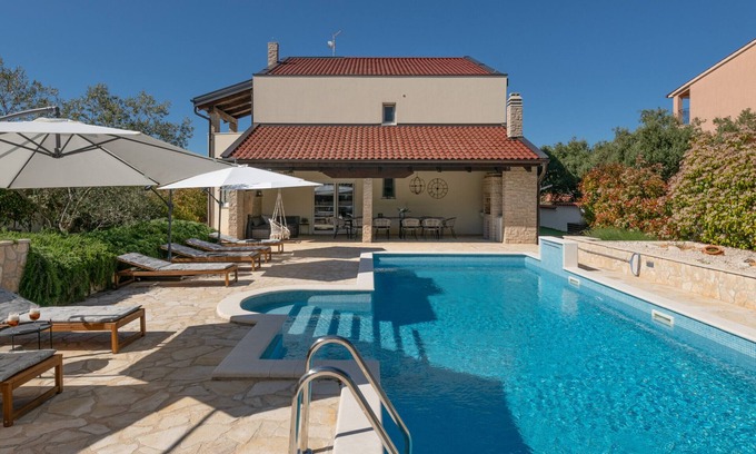 Fazana Villa | Villa Allegra Istriana: Oceanfront Spa Retreat in Fažana