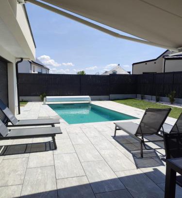 Ambon House | Villa Almaé: New Home Near Beaches with Heated Pool