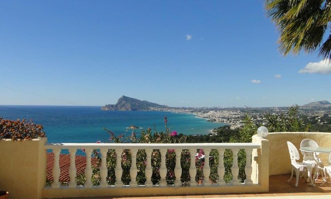 Altea la Vella Villa | Villa Altea Hills: Oceanfront Oasis with Heated Pool