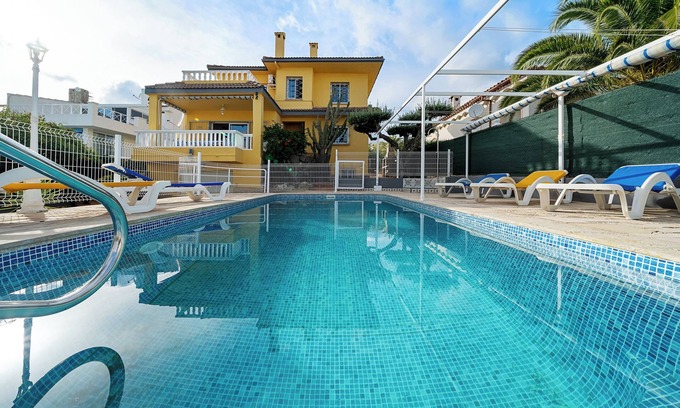 L'Ampolla Villa | Villa Amador: Oceanfront Retreat with Pool & Wi-Fi