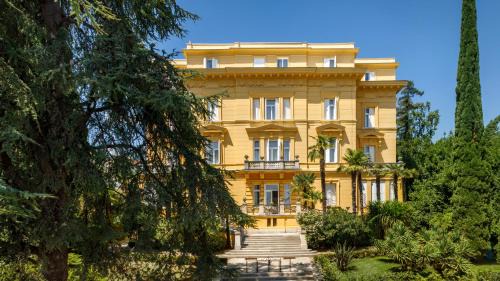 Opatija Hotel | Villa Amalia - Liburnia: Oceanfront Oasis with Pool