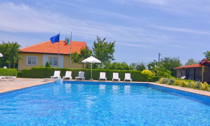 Bryastovets House | Villa Amber with Pool - Ideal for Families in Sunny Beach