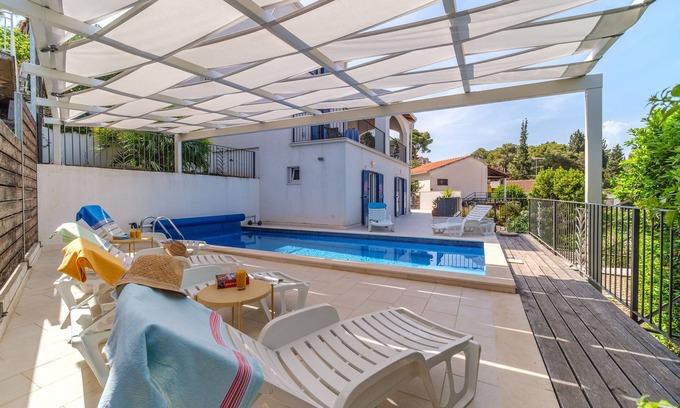 Cove Makarac (Milna) House | Experience Villa Ameli: Oceanfront Oasis in Milna