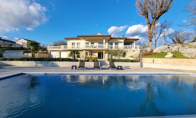 Trn Villa | Villa American Dream: Family-Friendly Retreat with Pool & Hot Tub