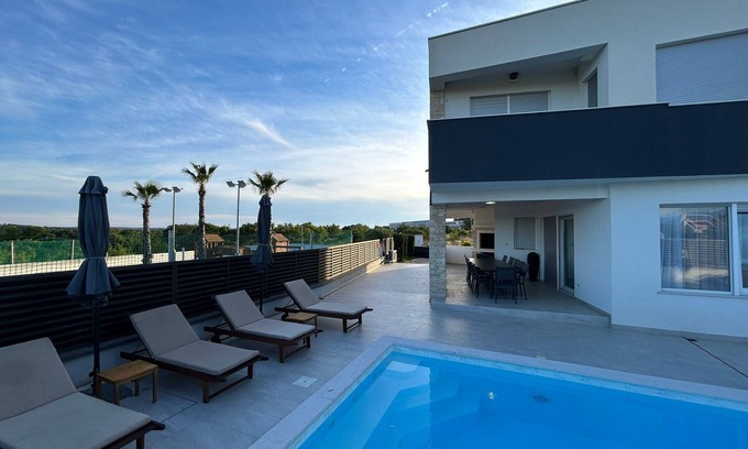 Poljica Villa | Villa Amfora: Relax with Sauna, Hot Tub & Tennis Court