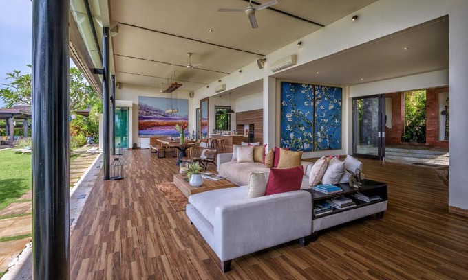 Sawangan Villa | Beachfront Villa Amita: 4-Star Luxury near Pandawa
