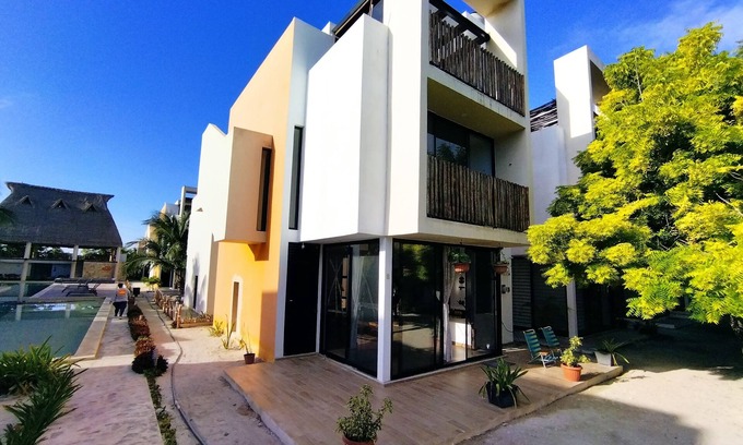 Telchac Puerto Villa | Beachfront Villa Amore 8: Relaxing Retreat in Antalea