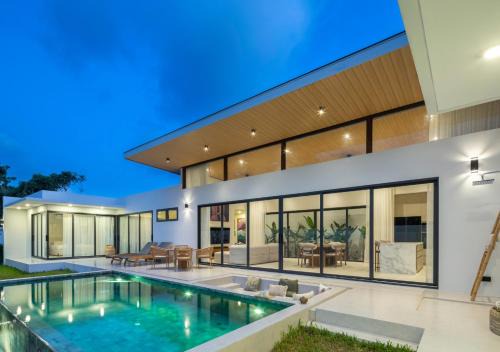 Maret Villa | Villa Amour: 3 Bedroom Spa Pool Retreat by the Beach