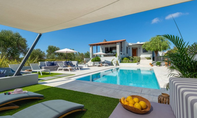 Pitharion Villa | Villa Ampelaki: Premium 5-Bedroom Villa with Heated Pool