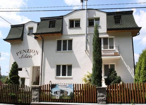 Karlovy Vary House | Pet-Friendly Villa Anastazis with Hot Tub & Breakfast