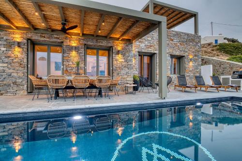 Isterni Villa | Experience Villa Anat Paros with Oceanfront Pool Access