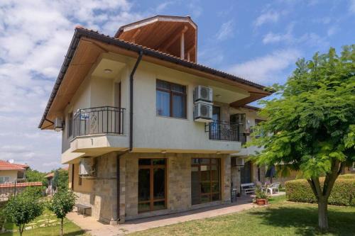 Kamen Bryag Villa | Family-Friendly Retreat at Villa Penkov - 4-Star Comfort