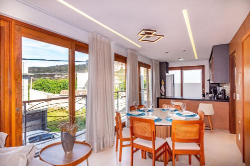 Mucuge House | Discover Villa Andorinha: 4-Star Child-Friendly Retreat