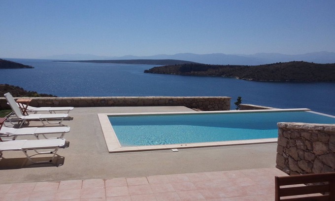 Nafplio Villa | Villa Anemos in Nafplio: Oceanfront Retreat with Pool