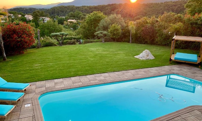 La Gaude Villa | Relax at Villa Angel: Oceanfront Bliss with Top Amenities