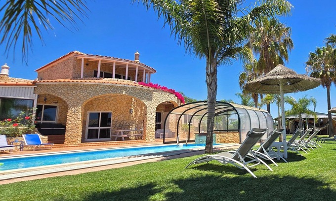Albufeira Villa | Villa Ania- Private villa w/pool&jacuzzi for 16 to 31 people a 6min Albufeira