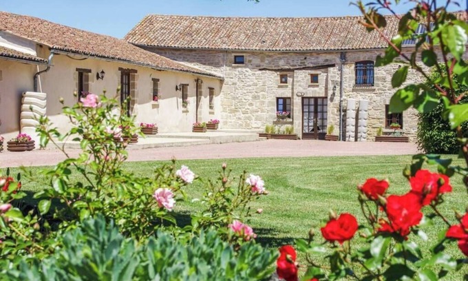 Concourson-sur-Layon House | Villa Anjou: Family-Friendly Getaway with Pool Access