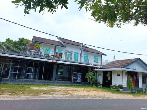 Dungun House | Experience Villa Anjung Tamu with Oceanfront Bliss